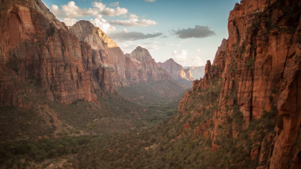 Picturesque Mountain View Zion Park USA